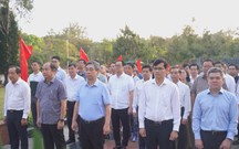 Lãnh đạo TP. Hồ Chí Minh viếng Nghĩa trang liệt sĩ tại Côn Đảo