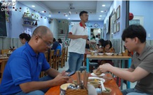 Người chung quanh ta - Tập 11: Quán cơm "nuôi" lớn ước mơ của sinh viên nghèo