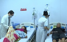 Hàng chục người nhập viện, nghi ngộ độc sau khi ăn bánh mì