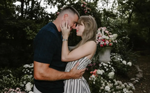 Taylor Swift được cho là đã đốt 11 xe tải đồ trang trí đám cưới