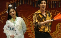 Nghệ sĩ kịch diễn cải lương trong "Gánh hát về khuya"