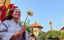 Hàng ngàn người thành kính dự lễ vía Quán Thế Âm