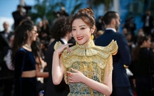 Ca sĩ Vương Tiểu Vĩ ra mắt ca khúc mới tại Cannes sau màn xuất hiện ở Grammy