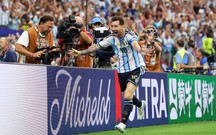 Messi lập kỷ lục World Cup, Argentina sớm giành vé vào vòng knock-out