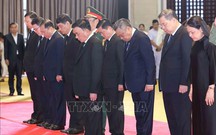 Đoàn lãnh đạo cấp cao Đảng, Nhà nước Việt Nam viếng Chủ tịch Quốc hội Lào Xaysomphone Phomvihane