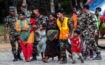 Nepal chạy đua giải cứu hàng trăm người mắc kẹt trong đường hầm thủy điện