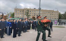 Tổng Bí thư, Chủ tịch nước Tô Lâm đặt hoa tại Quảng trường Hồ Chí Minh