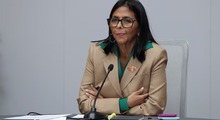 Mỹ dỡ bỏ trừng phạt Tổng thống lâm thời Venezuela Delcy Rodriguez