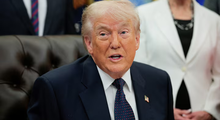 Ông Trump tạm dừng chiến dịch hỗ trợ tàu thuyền qua eo biển Hormuz