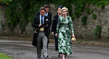 Hoàng gia Anh hội ngộ tại hôn lễ cháu trai Nữ hoàng Elizabeth II
