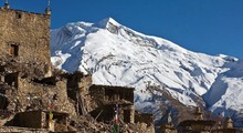 Lở tuyết chôn vùi trại leo núi ở Nepal