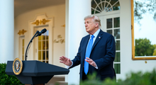 Tổng thống Trump đề xuất cắt giảm thương mại, gây sức ép hạ lãi suất Mỹ