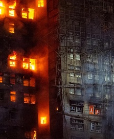 Thương vong tăng trong vụ cháy chung cư ở Hong Kong (Trung Quốc)