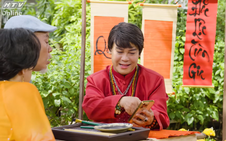 Lẹ không trễ tàu: Xung đột giữa tiền mặt và mã QR