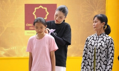 Hoa hậu Phương Linh nghẹn ngào khi em Mến hỏi: "Mẹ có thương con không?"