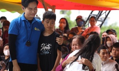 Chuyện người bà gãy tay, bệnh tim tần tảo nuôi cháu - Mái ấm gia đình Việt