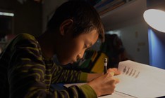 Trí Hào không biết cha, mẹ tâm thần, sống nương tựa ông bà già yếu