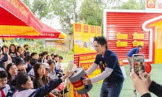 Khán giả Hà Nội đội mưa nán lại đến phút cuối cùng "Mái ấm gia đình Việt"