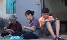 Hoa hậu Trúc Linh xót xa người mẹ gù lưng đi 60km làm giúp việc nuôi gia đình