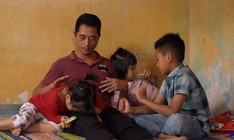 Chuyện em Minh Tú: Mẹ mất, hai em tăng động - Mái ấm gia đình Việt