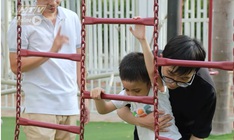 Chậm: Tập leo thang giúp điều hòa tiền đình nhạy cảm