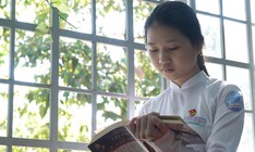 Mai Phương vừa học vừa làm để kiếm tiền nuôi mẹ đau bệnh
