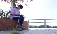 Chuyện bé Huỳnh Yến mồ côi mẹ, cha ngoài 60 tuổi bốc vác nuôi hai con