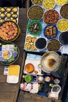 Vẽ tranh chợ nổi