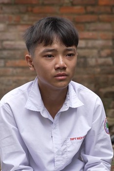 Vi Quốc Việt: Cậu bé Nùng mồ côi mẹ và ước mơ học công nghệ thông tin