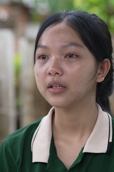 Mái ấm gia đình Việt: Cô bé mồ côi chăm bà gần 80 tuổi và em nhỏ 10 tháng