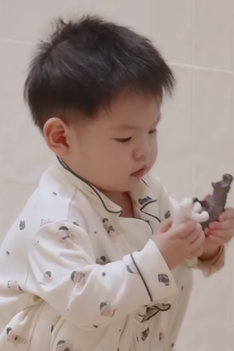 Mẹ vắng nhà, Ba là siêu nhân: MC Mạnh Cường và tuyệt chiêu dỗ con qua trò chơi "giải cứu động vật"