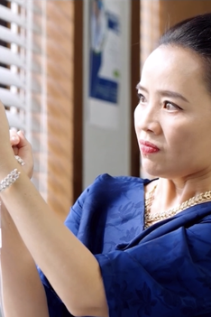 Trò đùa huyết thống: Bà Hồng và tham vọng chiếm đoạt tất cả