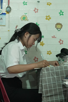 Mái ấm gia đình Việt: Cô bé mồ côi nỗ lực học để báo đáp dì ruột
