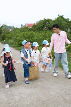 Ngày đầu tự lập của đại gia đình Anh trai và Cái đuôi nhỏ