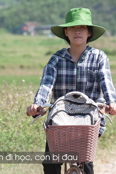 Mái ấm gia đình Việt: Xúc động trước nghị lực của bé gái mắc dị tật bẩm sinh