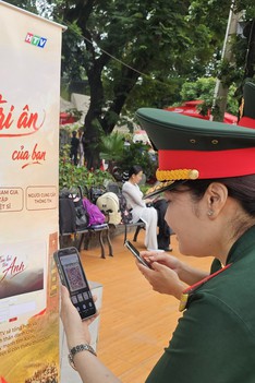 Những dòng người thành kính về nơi tưởng niệm các Anh hùng liệt sĩ