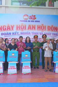 Ấm lòng "Phiên chợ 0 đồng" hỗ trợ hộ cận nghèo tại phường An Hội Đông