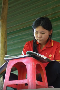 Mái ấm gia đình Việt: Cô bé nhiều năm ngủ dưới đất vì thương mẹ