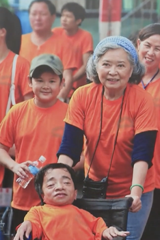 Sống như những đóa hoa: Lan tỏa nghị lực của nạn nhân da cam