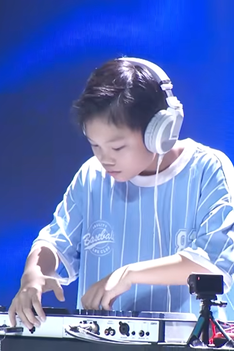 Siêu tài năng nhí 12 tuổi đa tài từ DJ, rap đến hiphop khiến Võ Tấn Phát cho "100 điểm"
