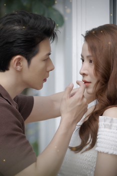 Mặt nạ hoàng kim: Cô gái "sa cơ lỡ vận" trở lại với thân phận khác