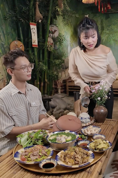 Vũ Thu Phương chiêu đãi "Quán ăn hạnh phúc" mâm cơm quê
