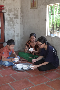 Bốn mẹ con cùng vượt qua khó khăn | Mái ấm gia đình Việt