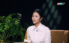 Siêu mẫu Hoàng Thùy: "Lớp phó học tập" không ngừng theo đuổi việc học