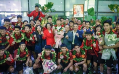 U22 Việt Nam trở về trong sự chào đón nồng nhiệt của người hâm mộ