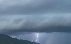 Cảnh báo mưa lớn, dông lốc từ Quảng Trị đến Nam Bộ