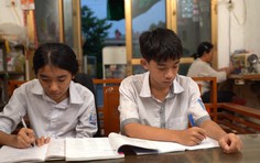 Sớm mồ côi cha, Hồng Quyên ước mơ làm bác sĩ để cứu mẹ