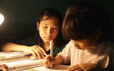 Không dám uống thuốc vì sợ tốn tiền, để lo cho các con
