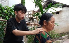Bà cụ 70 tuổi gồng gánh nuôi chồng bệnh và hai cháu mồ côi