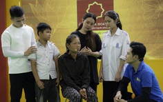 Bảo Trâm Idol nghẹn ngào khi nghe bé gái nói sợ mẹ qua đời